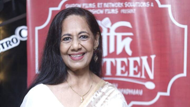 মুক্তি পেয়েছে পরমব্রত চট্টোপাধ্যায় (Parambrata Chatterjee) পরিচালিত দ্বিতীয় ছবি বৌদি ক্যান্টিন (Boudi Canteen)-এর ট্রেলার (Trailer) । নতুন ছবি বৌদি ক্যান্টিন-এর গল্প লিখেছেন অরিত্র সেন । চিত্রনাট্য সাজিয়েছেন সোমাশ্রী ঘোষ ও সাম্রাজ্ঞী বন্দ্যোপাধ্যায় । সংলাপ লিখেছেন সাম্রাজ্ঞী বন্দ্যোপাধ্যায় । অতিরিক্ত চিত্রনাট্য লিখেছেন পরমব্রত নিজে । তিনিই এই ছবির পরিচালনা করেছেন ।