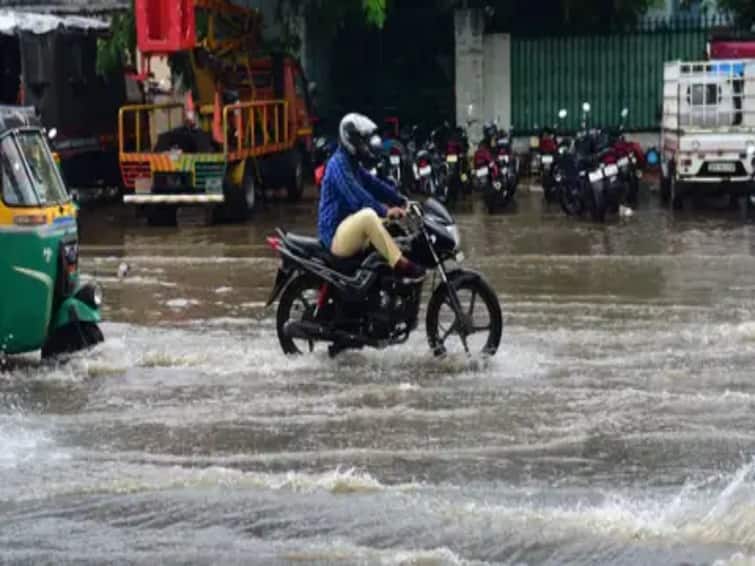 Hyderabad rains lashed out many parts on city traffic jam in many areas Hyderabad Rains : హైదరాబాద్ లో భారీ వర్షం, చెరువులను తలపిస్తున్న రోడ్లు