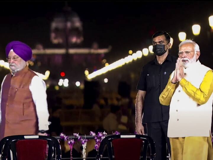 इस कार्यक्रम के दौरान कई केंद्रीय मंत्रियों समेत गणमान्य लोग भी मौजूद रहे. नेताजी सुभाष चंद्र बोस की प्रतिमा के अनावरण के मौके पर भी इंडियन नेशनल आर्मी से जुड़े सिपाहियों के परिवारों को आमंत्रित किया गया. आज देश भर के लोगों के लिए खुशी का अवसर है.