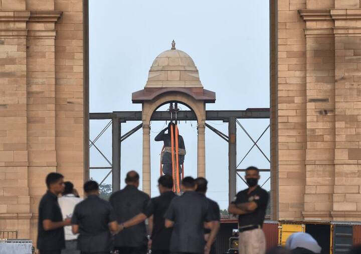वहीं सुरक्षा के लिहाज से व कोई अप्रिय घटना ना होने पाए इसलिए यहां 24 घंटे 80 के करीब सुरक्षाकर्मी मुस्तैद रहेंगे.