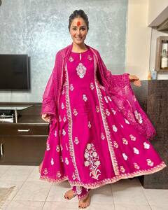 लाल बाग के राजा के सामने Hina Khan ने झुकाया सिर तो भड़के यूजर्स, बोले- 'मुस्लिम अल्लाह के सिवा कहीं सिर नहीं...'