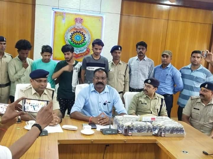 Chhattisgarh News Rajnandgaon Police arrested 4 smugglers of Drugs Related Medicines ANN Rajnandgaon: राजनांदगांव पुलिस ने नशीली दवाइयों के तस्करों को दबोचा, महाराष्ट्र से छत्तीसगढ़ हो रही थी तस्करी