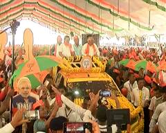 Surat: રેવડી કલ્ચર મુદ્દે સીઆર પાટીલના કેજરીવાલ પર પ્રહાર, ઇસુદાન ગઢવીએ શું આપ્યો વળતો જવાબ?