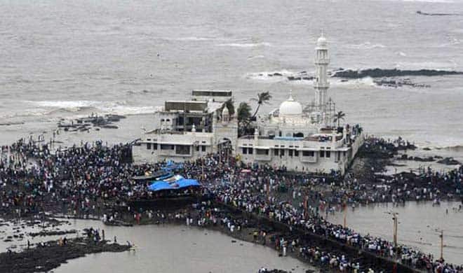 दरअसल बाबा हाजी अली और अपने भाई और माता की अनुमति से भारत के मुंबई के वर्ली इलाके में रहने आए थे. वहीं जब उनके भाई अपने मूलनिवास स्थान पर वापस जाने लगे, तब उन्होंने उसे मां के नाम एक पत्र दिया. जिसमें लिखा था कि, मैं अब स्थायी रूप से यहीं पर रहूंगा और इस्लाम का प्रचार प्रसार करूंगा, इसलिए मुझे क्षमा करें. बता दें कि उन्होंने अपने आखिरी वक्त तक लोगों को इस्लाम की शिक्षा दी थी.