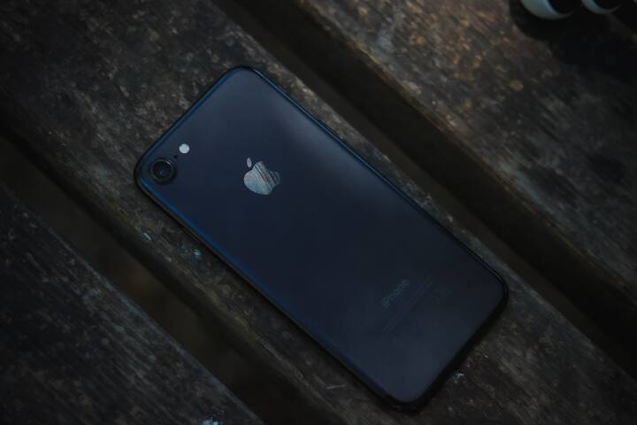 iPhone: অ্যাপেলের ইভেন্টে আইফোন ১৪ সিরিজের চারটি মডেল লঞ্চ হয়েছে। তার মধ্যে রয়েছে আইফোন ১৪, আইফোন ১৪ প্লাস, আইফোন ১৪ প্রো এবং আইফোন ১৪ প্রো ম্যাক্স।