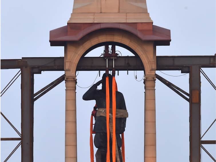 Netaji Statue Gets Inaugurated In New Delhi By PM Narendra Modi Amid Controversial Allegation By West Bengal CM Mamata Banerjee Netaji Statue: সন্ধের আঁধারে ঝলমল করছে ইন্ডিয়া গেট, বোতাম টিপে উন্মোচন নেতাজি মূর্তির