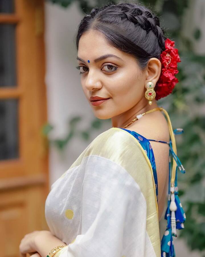 என் நெஞ்சை கொய்கிறாய்...