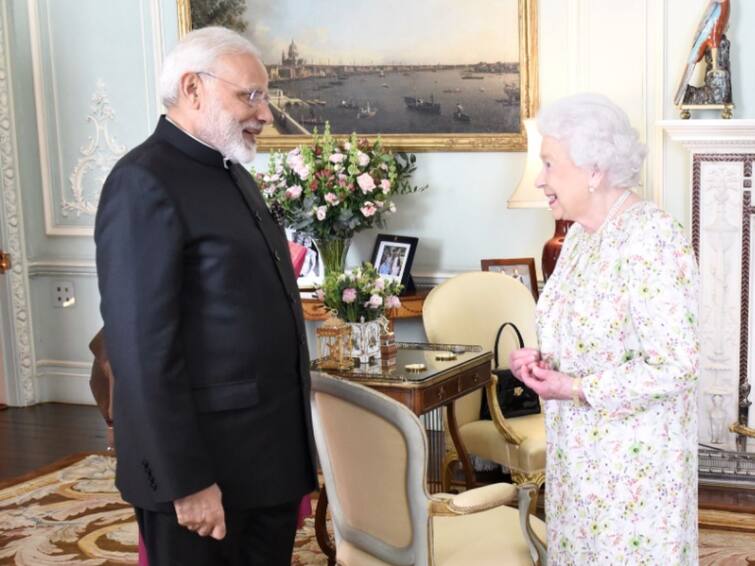 Indian PM Narendra Modi Tweets Paying Tribute To Late Queen Elizabeth II Queen Elizabeth Dies: 'গাঁধী ওঁকে যে রুমাল উপহার দিয়েছিলেন, সেটা আমাকে দেখিয়েছিলেন', প্রয়াত ব্রিটেনেশ্বরীকে ট্যুইটে শ্রদ্ধা মোদীর