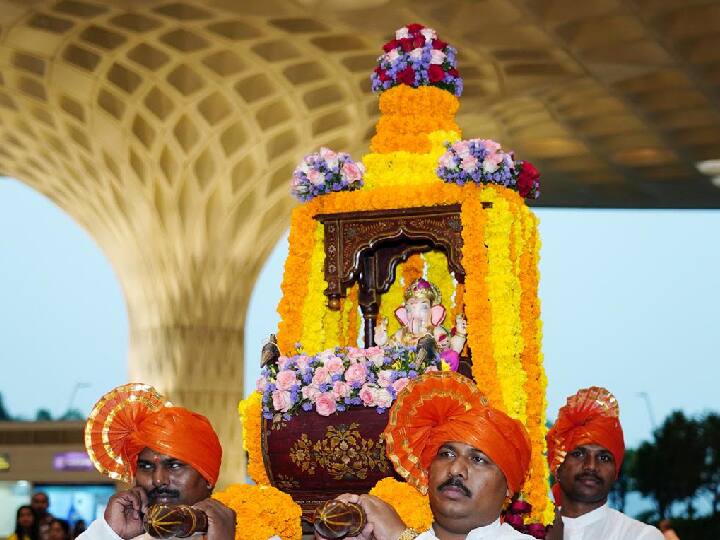 मुंबई आंतरराष्ट्रीय विमानतळाने यंदाच्या वर्षी गणेश उत्सव अत्यंत उत्साहात साजरा केलाय..