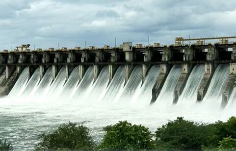 Ujani dam : उजनी धरणातून 60 हजार क्यूसेकनं पाण्याचा विसर्ग, भीमा नदीकाठच्या गावांना सतर्कतेचा इशारा