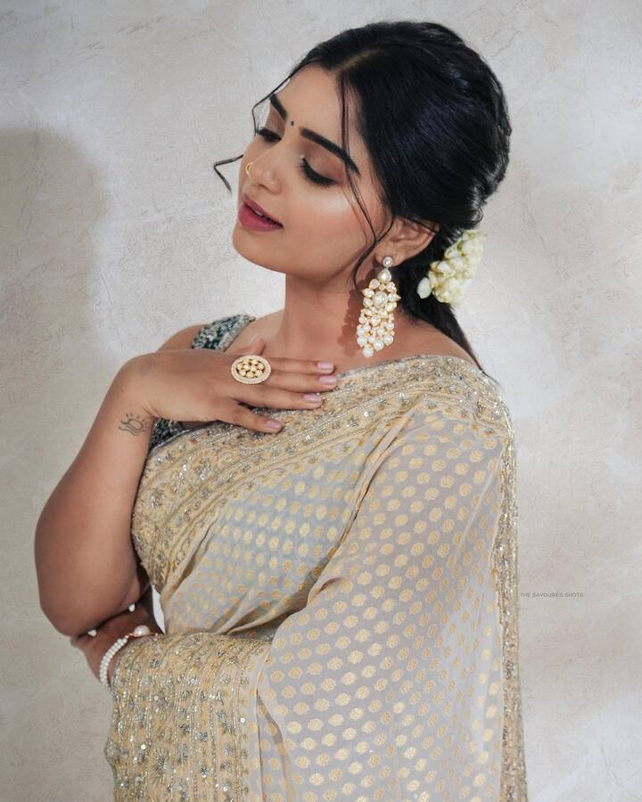 என்னை நட்சத்திரக் காட்டில் அலையவிட்டாய்