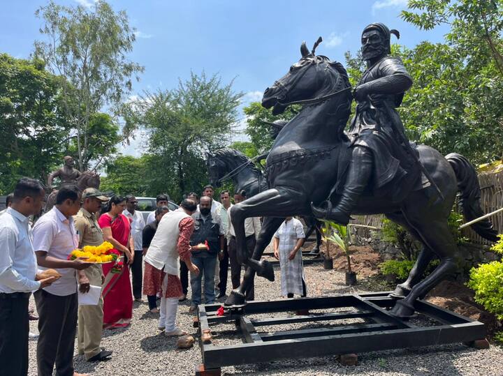 मराठवाडा मुक्तिसंग्राम दिनाच्या पूर्वसंध्येला 16 सप्टेंबर रोजी दुपारी 4 वाजता या पुतळ्याचे अनावरण होणार असून या समारंभास मुख्यमंत्री एकनाथ शिंदे यांची उपस्थिती राहण्याची शक्यता आहे.