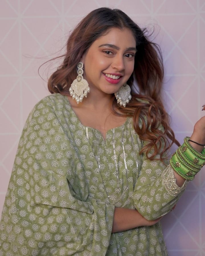 नीति टेलर ने अपने करियर की शुरुआत टीवी शो ‘कैसी ये यारियां’ (Kaisi Yeh Yaariaan) से की थी. इसके बाद वह ‘गुलाम’ और ‘इश्कबाज’ जैसे सीरियल्स में नजर आ चुकी हैं.