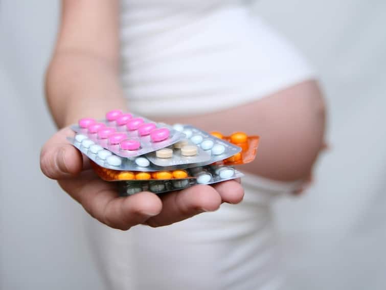 Birth Control Pills: Everything about birth control pills you need to know good health Birth Control Pills: कितने तरह की होती है गर्भनिरोधक गोलियां और कब करना चाहिए इनका सेवन, जानें