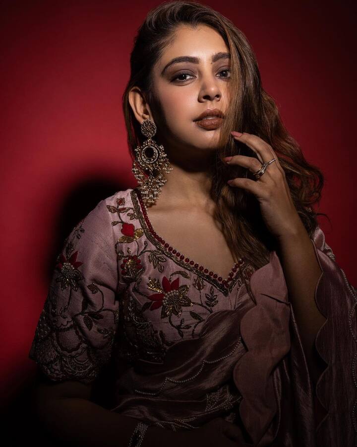 टीवी एक्ट्रेस नीति टेलर (Niti Taylor) छोटे पर्दे की सबसे क्यूट एक्ट्रेसेस में से एक हैं, जो अपनी अदायगी के लिए जानी जाती हैं.