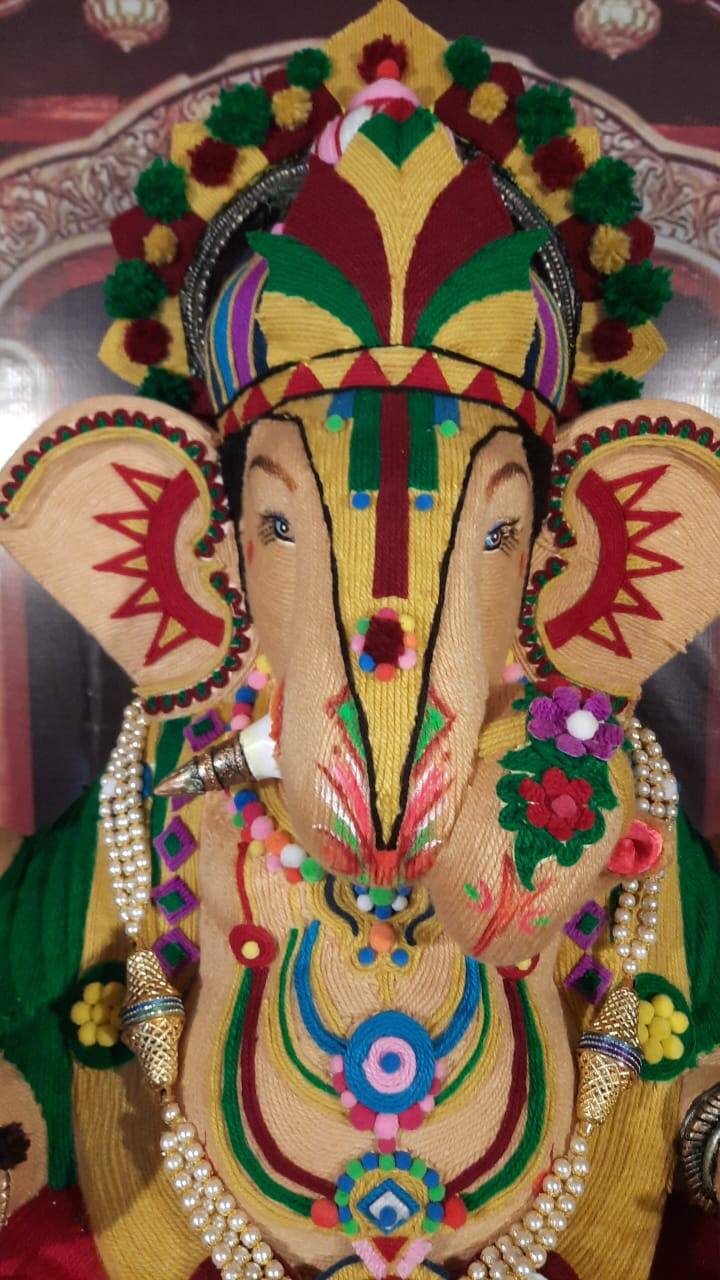 नवयुवक मित्रमंडळ छेडा नगर, नालासोपारा वेस्ट (प) यांच्यामार्फत लोकरीचा आगळावेगळा बाप्पा साकारण्यात आला आहे.