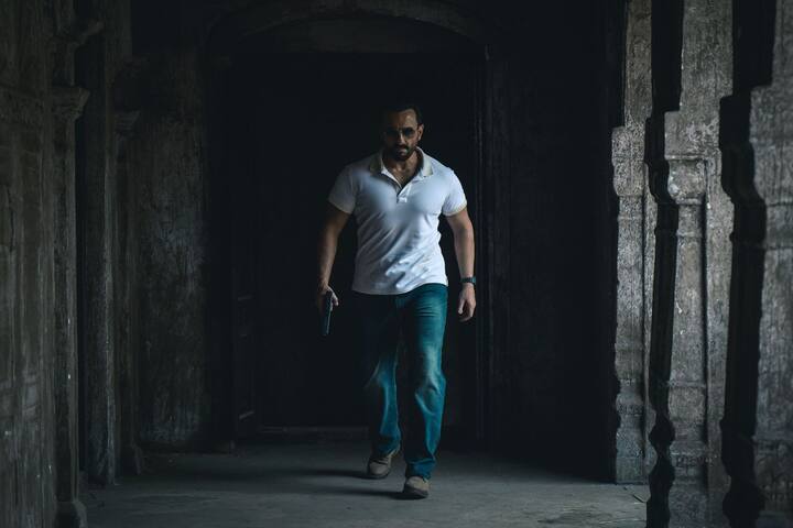 ट्रेलर में ऋतिक के अलावा सैफ अली खान अपनी परफॉर्मेंस से काफी इंप्रेस करते नजर आ रहे हैं. इसे देखकर ये कहा जा सकता है कि सैफ इस पर जबरदस्त फॉर्म में हैं.