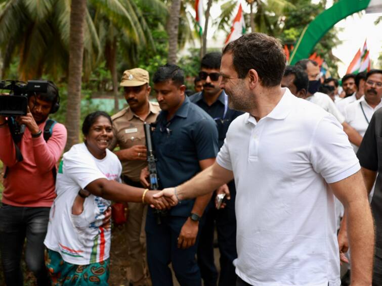 Rahul Gandhi starts second day Bharat Jodo Yatra at Kanniyakumari along with party cadres Rahul Gandhi Day 2: ஒருநாளைக்கு 25 கிலோ மீட்டர்..150 நாட்கள்.. ஒரு கோடி மக்கள்.. பாத யாத்திரையை தொடரும் ராகுல் காந்தி..