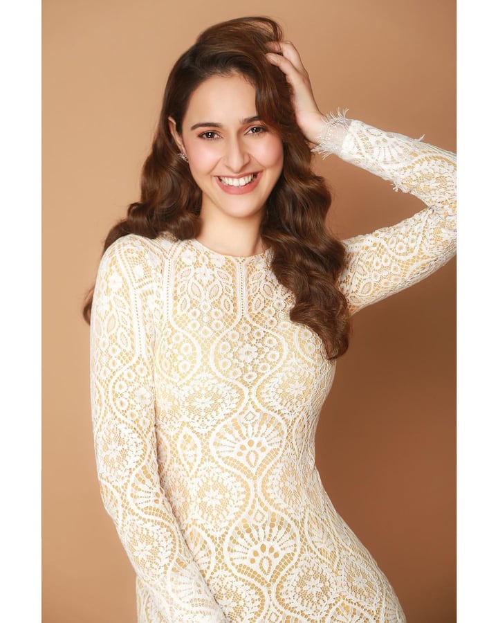 सादिया खातीब ने साल 2020 में इंडस्ट्री में कदम रखा था और अक्षय कुमार की हालिया रिलीज हुई फिल्म ‘रक्षाबंधन’ में उनकी एक्टिंग और खूबसूरती को खूब सराहा गया.