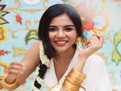 Kalyani Priyadarshan Photos: తెల్లచీరలో కేరళ కుట్టి అదిరింది!