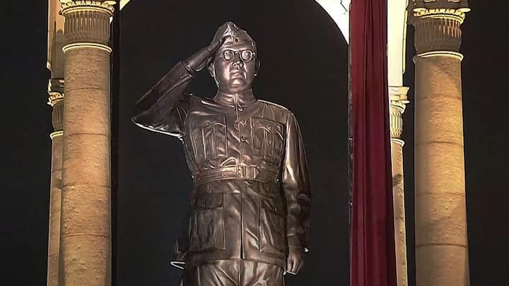 Netaji Statue Inauguration: রাজপথ আজ থেকে ইতিহাস। এবার নতুন নাম কর্তব্য পথ। অনুষ্ঠান উপলক্ষ্য়ে সেজেছিল ইন্ডিয়া গেট চত্বর।  সন্ধের গাঢ় অন্ধকারেও ঝলমলে লেগেছে নতুন নামাঙ্কিত কর্তব্য পথ-কে।