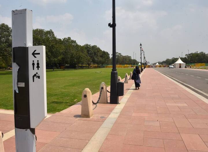 सेंट्रल विस्टा एवेन्यू में 3.90 लाख स्कवॉयर फीट का ग्रीन एरिया बनाया गया है. यहां 15.5 किमी का रास्ता लोगों के टहलने के लिए है. इस रास्ते पर रेड ग्रेनाइट लगाए गए हैं ताकि लोगों को रेड कॉर्पेट जैसा एहसास हो सके.