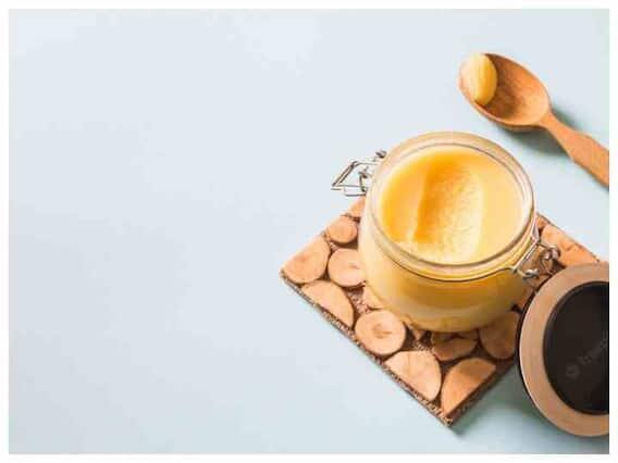 Milk and Ghee: આયુર્વેદમાં દૂધ અને ઘીના મિશ્રણને અમૃત માનવામાં આવે છે. તે શરદી અને ફ્લૂ જેવી સમસ્યાઓ દૂર કરે છે. તે તમારી રોગપ્રતિકારક શક્તિને વધારવામાં પણ મદદ કરે છે. જો તમે નિયમિત રીતે દૂધ અને ઘીના મિશ્રણનું સેવન કરો છો તો તેનાથી ઘણી સમસ્યાઓ દૂર થઈ શકે છે. આવો જાણીએ તેના વિશે-