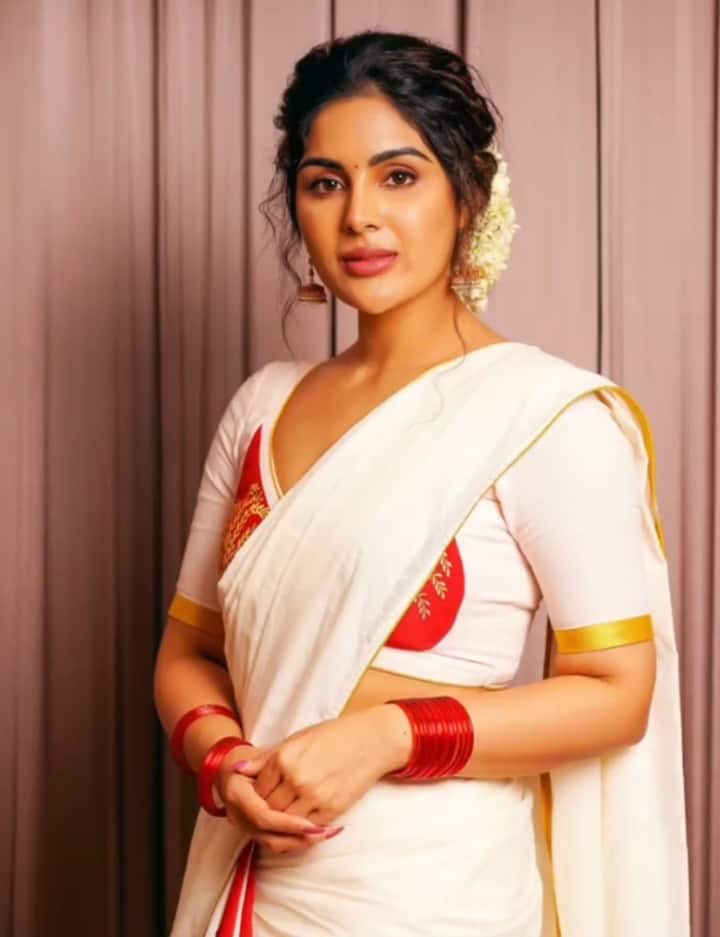 மழையின் துளிகள் அவளை நனைத்து