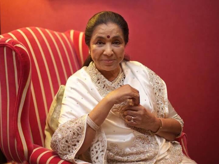 Asha Bhosle: ৮৯ পার করে ৯০-এ পা রাখলেন কিংবদন্তি সঙ্গীতশিল্পী আশা ভোঁসলে। জন্মদিনে ছবির মাধ্যমে তাঁর সুরেলা সঙ্গীতসফরের অংশ হওয়া যাক।