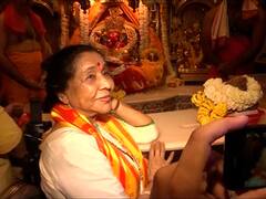 PHOTO : आशाताईंचं नव्वदीत पदार्पण, वाढदिवशी सिद्धिविनायक चरणी नतमस्तक