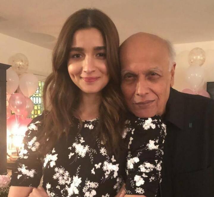 महेश भट्ट ने इसे लेकर अपने बयान में कहा है कि मैं आलिया की फिल्म ब्रह्मास्त्र का फर्स्ट डे फर्स्ट शो पब्लिक के साथ उनके बीच देखूंगा.