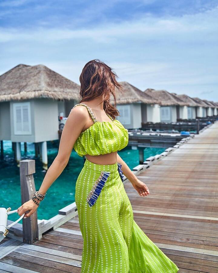 એક્ટ્રેસ પોતાના ફેન્સ સાથે જોડાયેલા રહેવા માટે સોશિયલ મીડિયા પર પણ ઘણી એક્ટિવ રહે છે