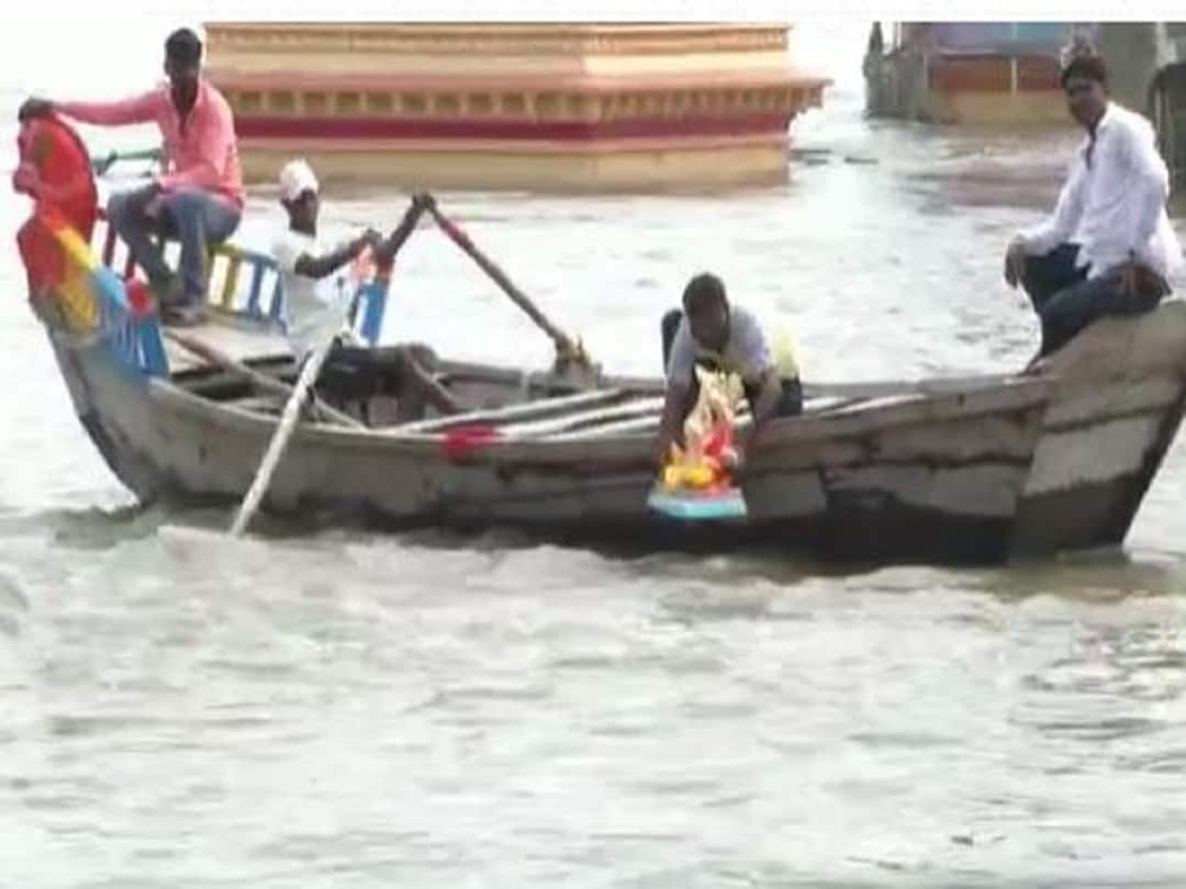 Be careful while visarjan Ganpati Bappa in Chandrabhaga river Pandharpur News : सावधान! चंद्रभागेच्या पाणी पातळीत मोठी वाढ, बाप्पाचं विसर्जन करताना काळजी घ्या 