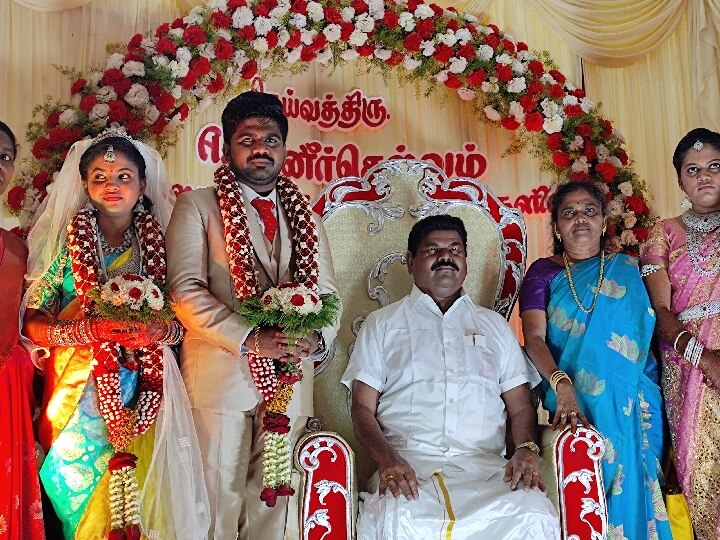 தந்தையின் மெழுகுசிலை முன்பாக திருமணம் செய்துகொண்ட மகன்.. சேலத்தில் நெகழ்ச்சி சம்பவம்.
