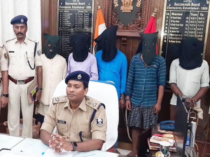 Motihari News: मोतिहारी में पुलिस की बड़ी कार्रवाई, ब्राउन शुगर के साथ 5 तस्कर गिरफ्तार, कीमत करीब एक करोड़ Motihari News: Five smugglers arrested with brown sugar worth about one crore in Motihari Bihar ann Motihari News: मोतिहारी में पुलिस की बड़ी कार्रवाई, ब्राउन शुगर के साथ 5 तस्कर गिरफ्तार, कीमत करीब एक करोड़