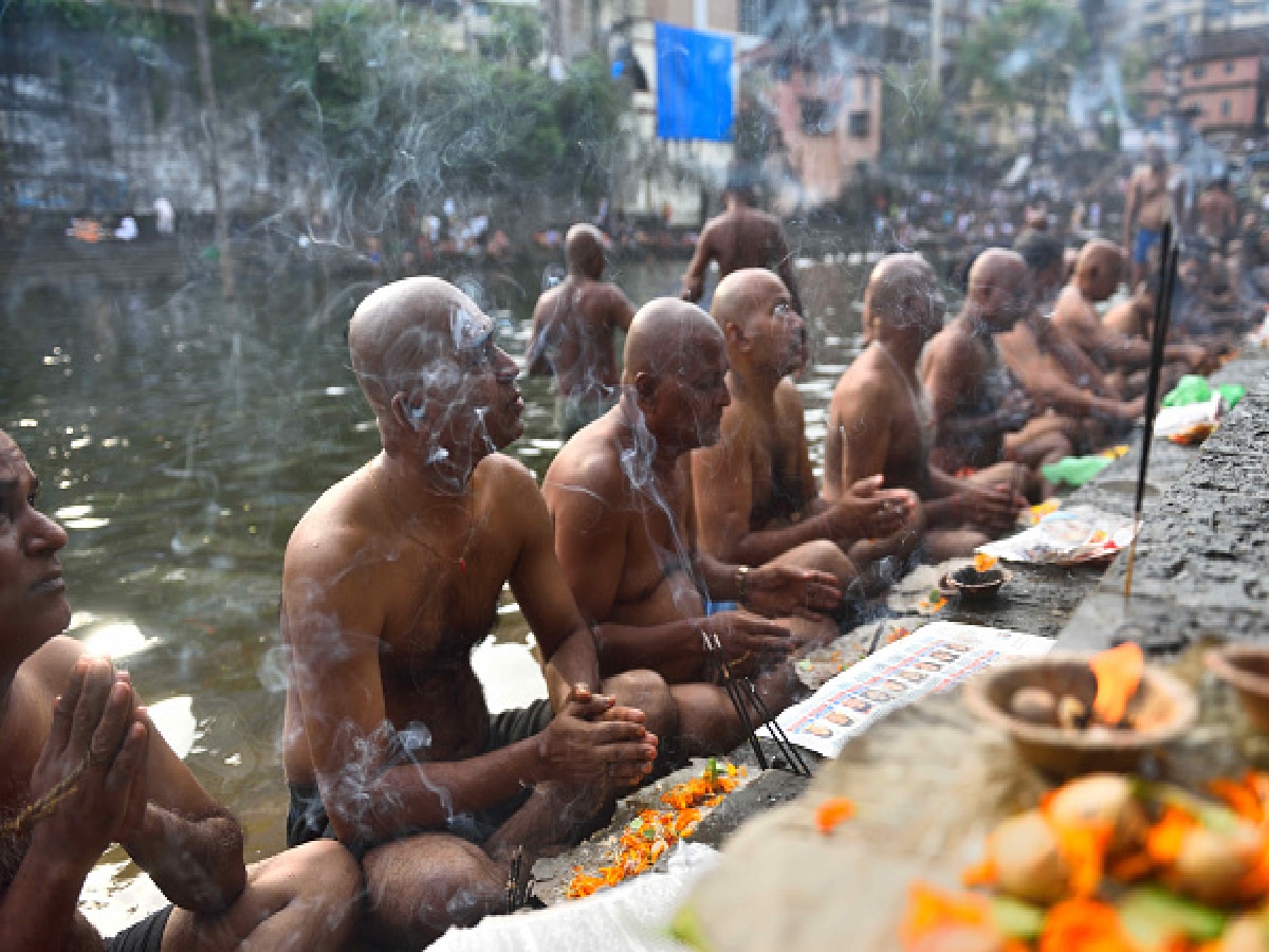 Pitru Paksha 2022 Start From Tomorrow Know Time Tarapan Vidhi Niyam First Shraddha Date