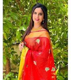 Intinti Gruhalakshmi Prashanthi: శారీలో మెరిసిపోతున్న 'గృహలక్ష్మి' లాస్య