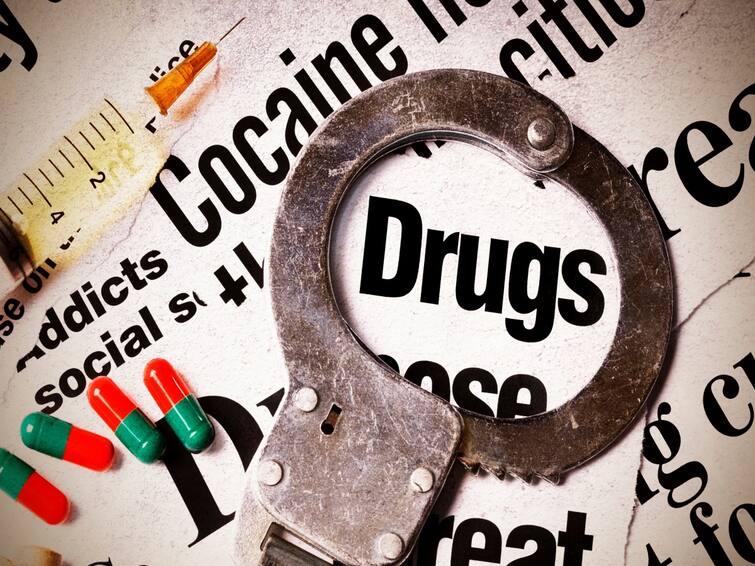 Mumbai DRI Seized drugs worth rupees 2.36 crore three arrested from hyderabad मुंबई DRI ने बरामद किया 2.36 करोड़ रुपये का ड्रग्स, हैदराबाद से पकड़ा गया अंतरराष्ट्रीय रैकेट का मास्टरमाइंड
