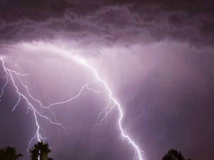 Bihar Weather Update: बिहार में कई जिलों में आज मेघ गर्जन, वज्रपात के साथ बारिश के आसार, मौसम विभाग ने दी चेतावनी Bihar Weather Update: Rain and Thunderstroke in Many Districts of Bihar Patna Meteorological Department warned Bihar Weather Update: बिहार में कई जिलों में आज मेघ गर्जन, वज्रपात के साथ बारिश के आसार, मौसम विभाग ने दी चेतावनी