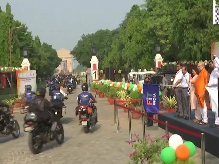 Home Minister Amit Shah flags off 'Fit India Freedom Rider Bike Rally' today in Delhi अमित शाह ने ‘फिट इंडिया फ्रीडम राइडर बाइक रैली’ को दिखाई हरी झंडी, 75 बाइक पर निकले 120 राइडर्स