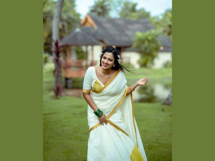 அய்யய்யோ கடுகுதுண்டு இடையவச்சி கிறங்க அடிக்குறா