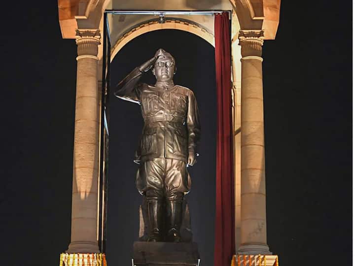 Some of Toll Plaza gates widened to transport Netaji Subhash Chandra Bose Statue Statue Of Netaji: यूं ही नहीं दिल्ली पहुंची नेताजी की प्रतिमा, टोल प्लाजा टूटे, ट्रक के टायर फटे...जानिए पूरी कहानी
