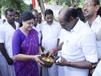Vaithilingam met Sasikala in Person and gave sweets to her in Thanjavur சசிகலா - வைத்திலிங்கம் நேருக்கு நேர் சந்திப்பு...பரபரப்பான அரசியல் களம்