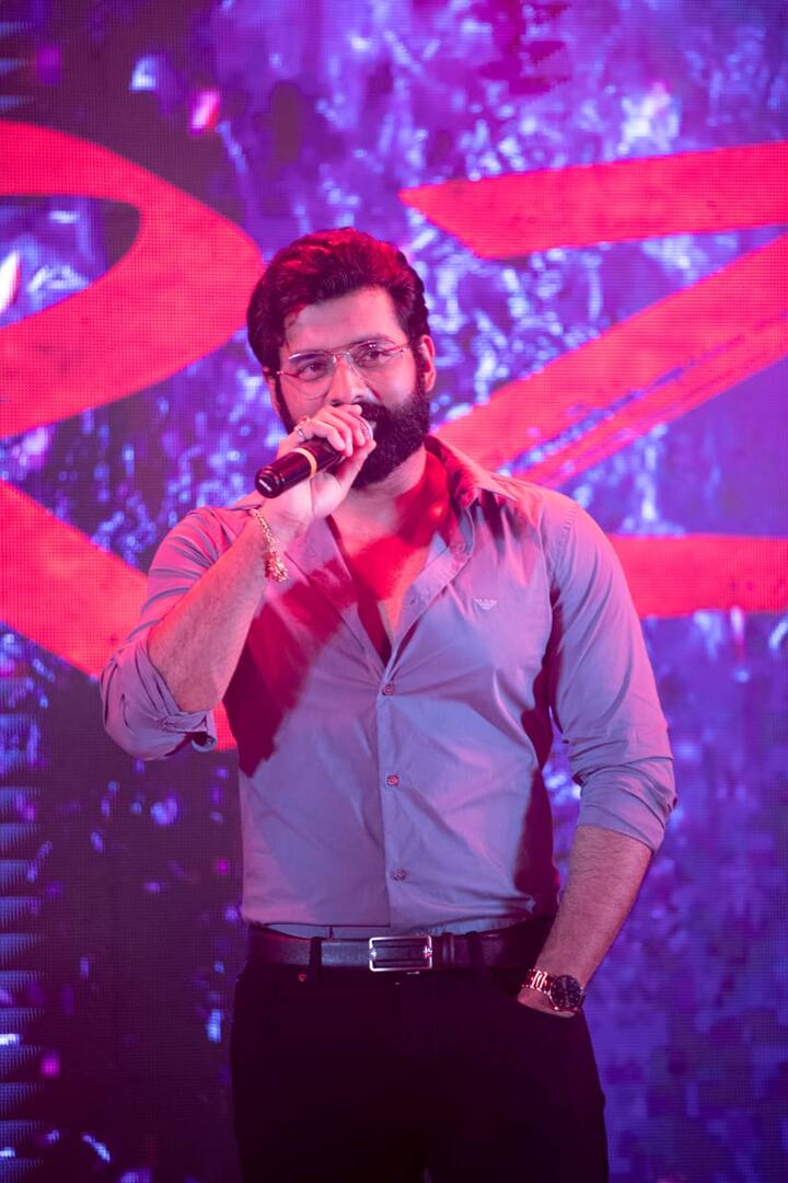 'মির্জা'য় গায়ে কাঁটা দেওয়া আত্মপ্রকাশ অভিনেতার। খারাপ ভালর সংজ্ঞা যেখানে গুলিয়ে যাবে।
