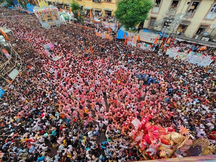 गिरगाव चौपाटीवर 'लालबागच्या राजा'चं विसर्जन होणार आहे. (फोटो क्रेडिट: विनय विजय राऊळ)