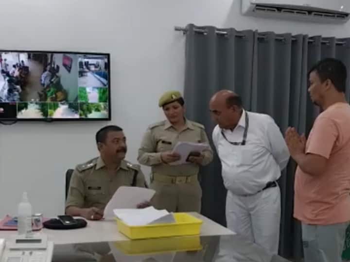 Saharanpur Uttar Pradesh history sheeter reached SSP office and accused police of threatening ANN Saharanpur News: हाथ जोड़कर एसएसपी ऑफिस पहुंचा हिस्ट्रीशीटर, बोला-साहब अब सुधरना चाहता हूं लेकिन...