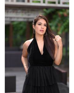 Neha malik: નેહા મલિકનો બ્લેક ડ્રેસમાં જોવા મળ્યો બોલ્ડ અંદાજ, જુઓ હોટ તસવીરો