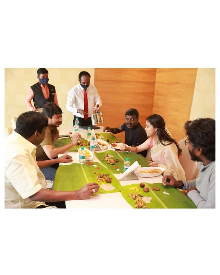 அடை மழையே நனையத் தெரியாதா