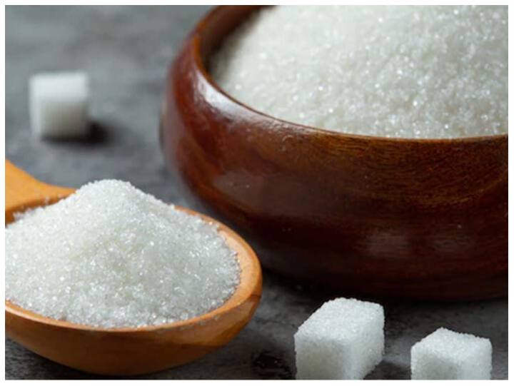 ज्याद मात्रा में चीनी का सेवन करना हार्ट के लिए खतरनाक है. इससे धमनियां सिकुड़ जाती हैं.