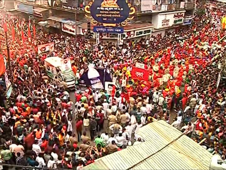 भक्तांचा जनसागर या ठिकाणी लाडक्या बाप्पाला निरोप देण्यासाठी जमला आहे.